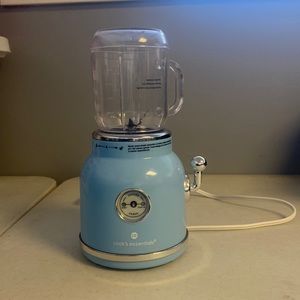 Cook’s essentials baby blue blender.